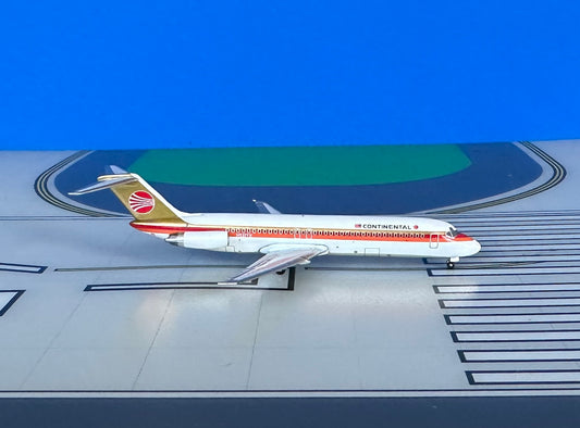 Continental Douglas DC-9-32 N531TX Red Meatball 1:400 scale diecast Aeroclassics