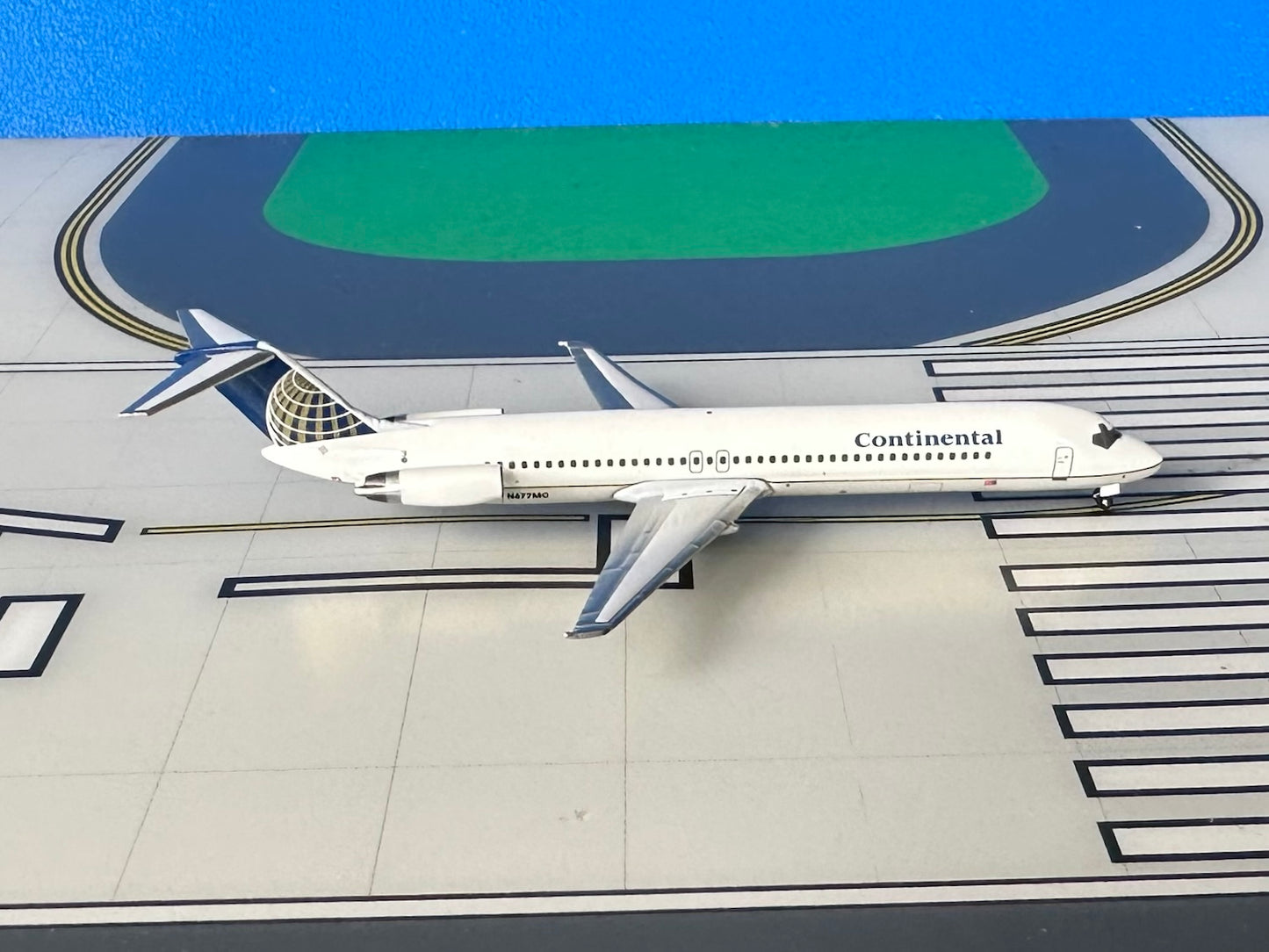 Continental Douglas DC-9-51 N677MC last colors 1:400 scale diecast Aeroclassics