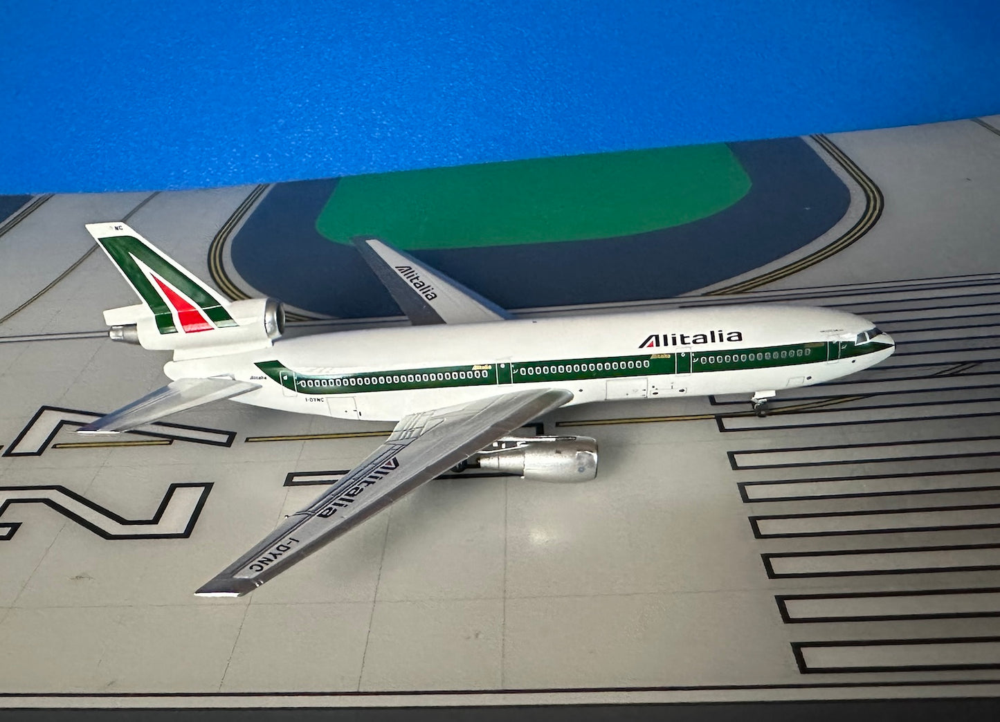 Alitalia McD Douglas DC-10-30 I-DYNC late 1970s 1:400 scale diecast Aeroclassics