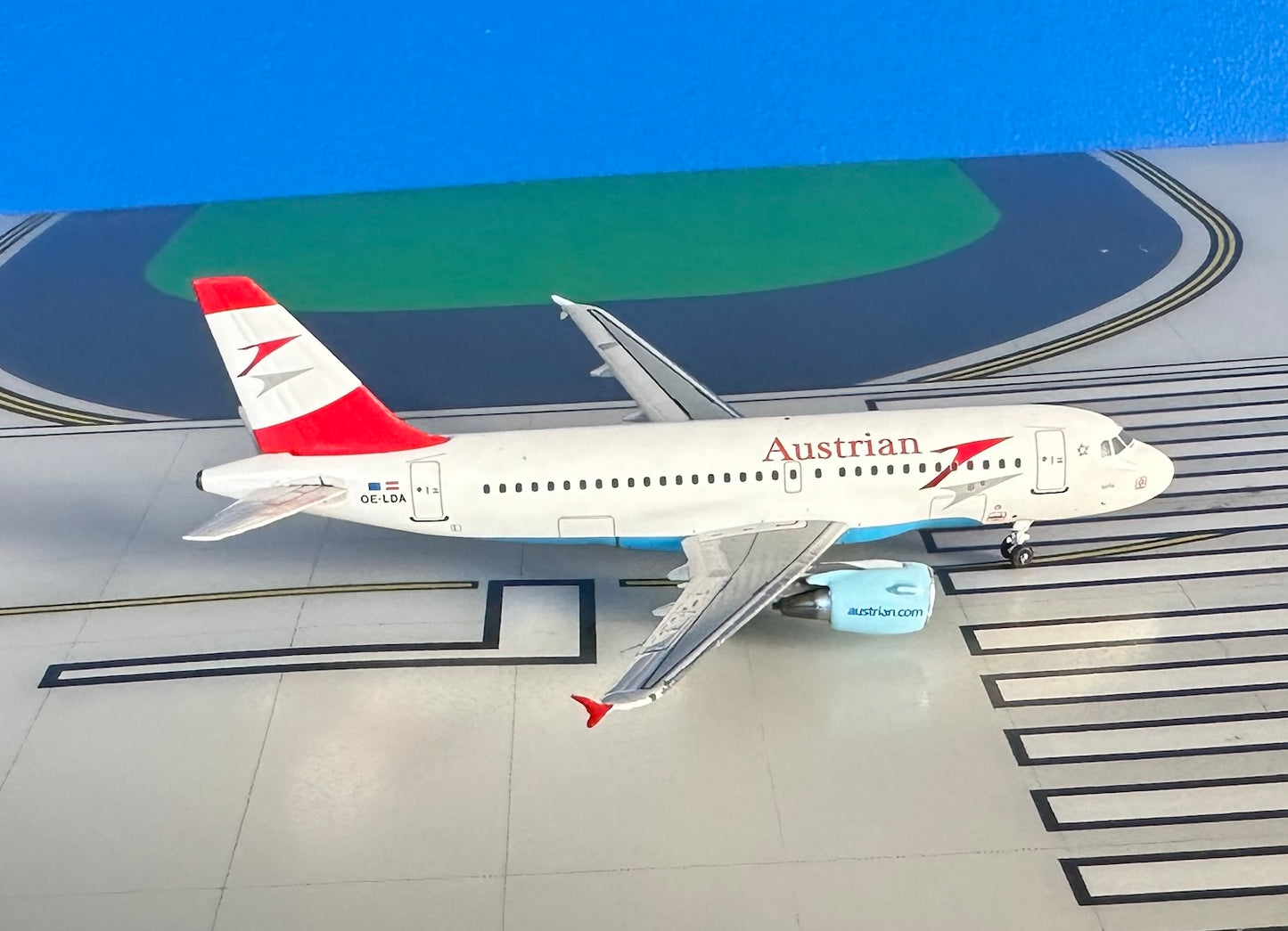 Austrian Airbus A319-112 OE-LDA current colors 1:400 scale diecast Aeroclassics