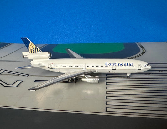 Continental McD Douglas DC-10-30 N37078 1990's 1:400 scale diecast Aeroclassics