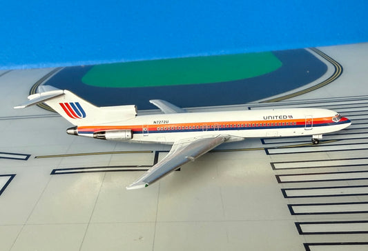 United Boeing 727-200/Adv N7272U 1970s Saul Bass, small titles 1:400 scale diecast Aeroclassics