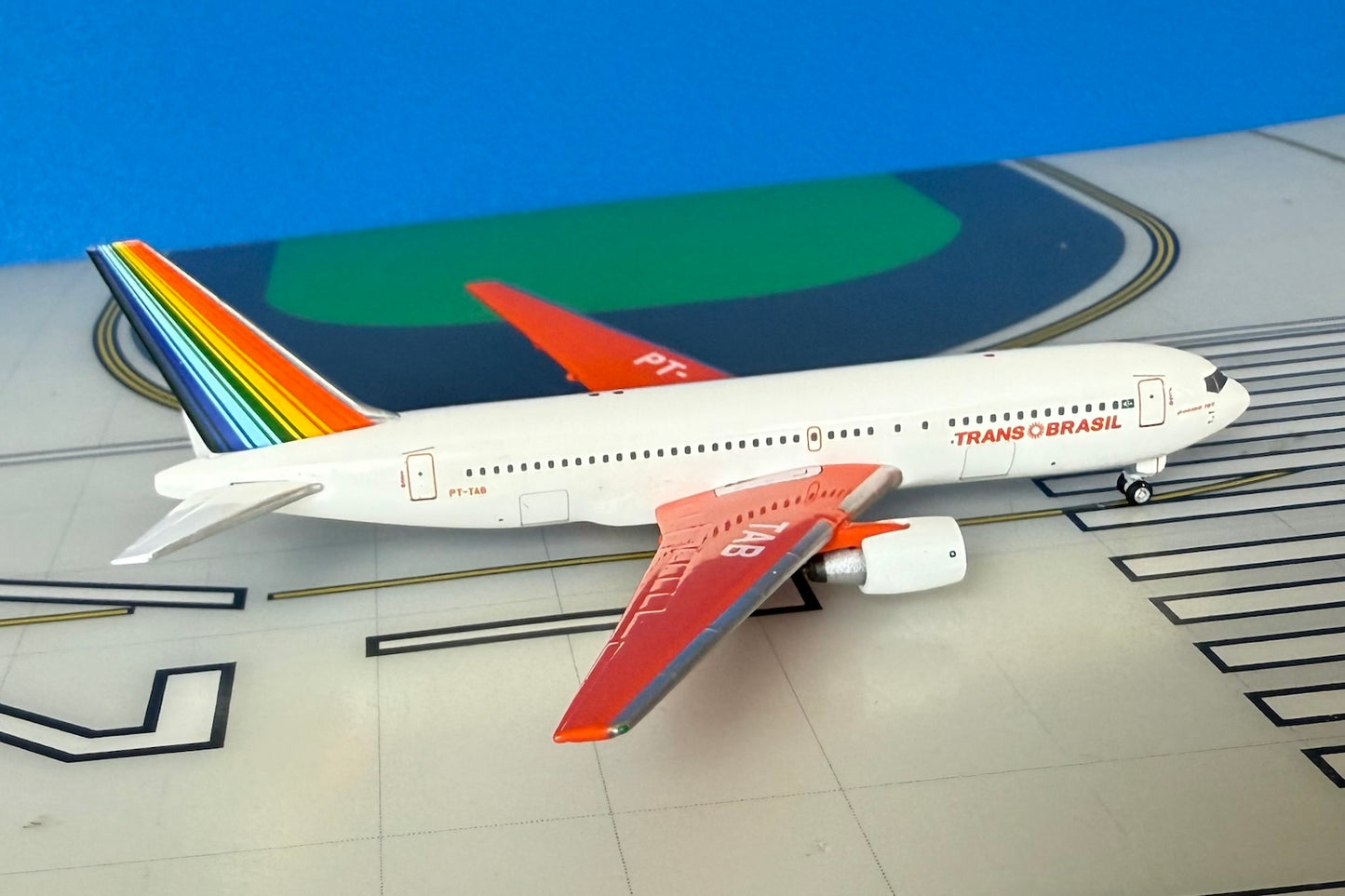 Trans Brasil Boeing 767-200 PT-TAB 1990s colors 1:400 scale diecast Aeroclassics