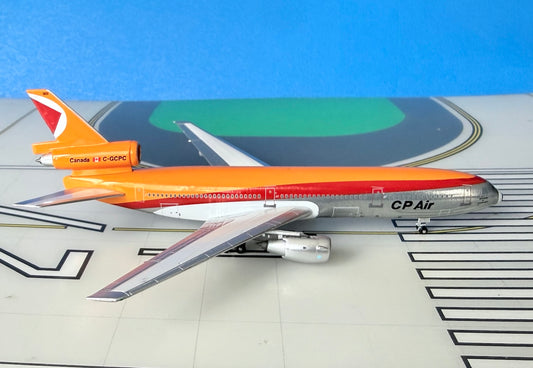 CPAir DC-10-30 C-GCPC 1970s Colors 1:400 scale diecast Aeroclassics