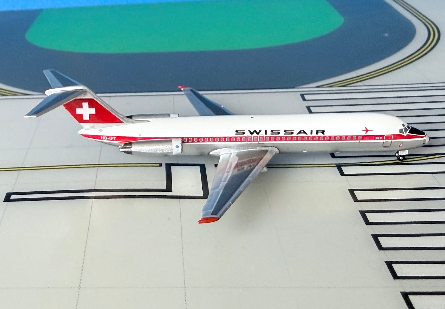 Swissair Douglas DC-9-32 HB-IFT 1970's colors 1:400 scale diecast Aeroclassics