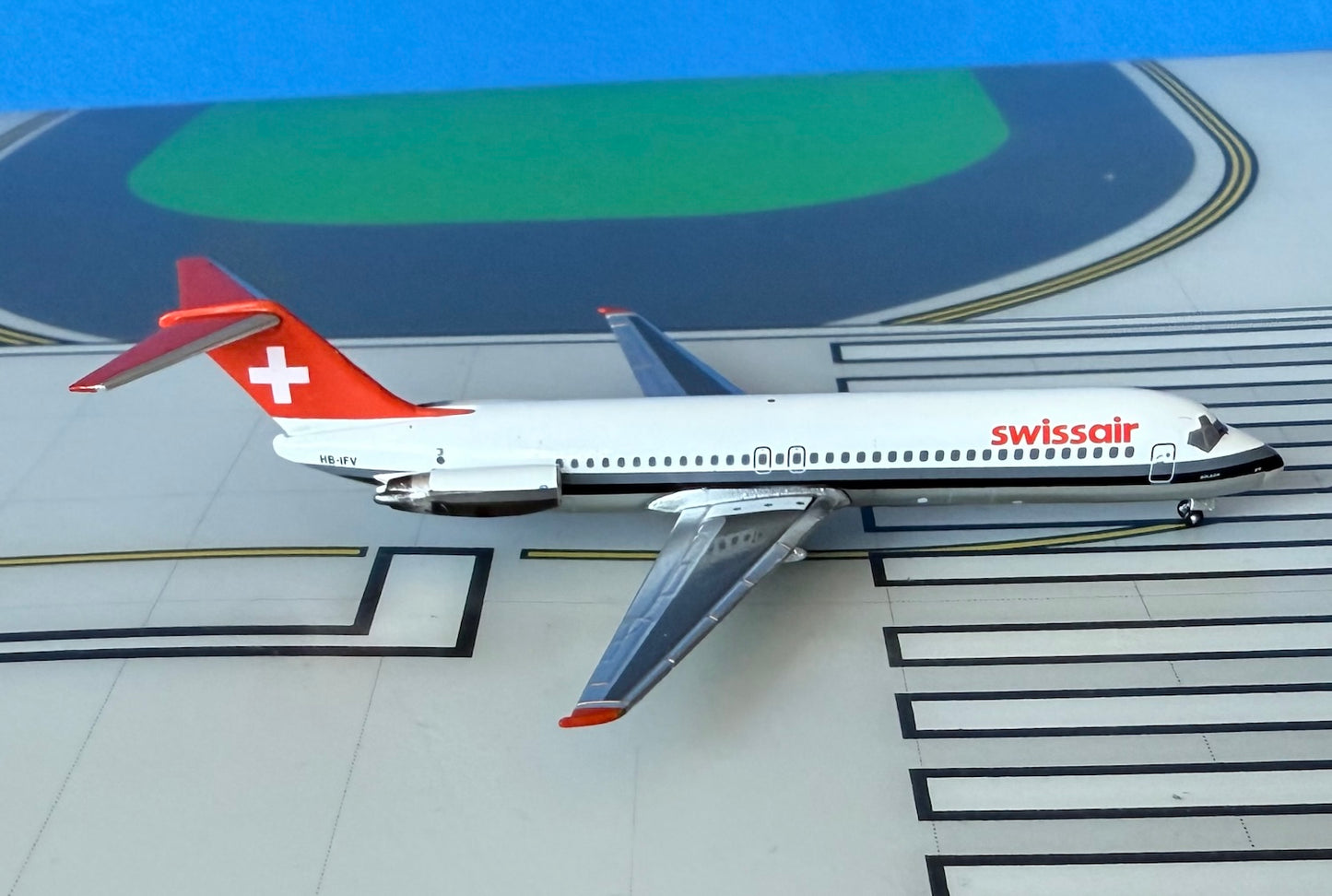 Swissair Douglas DC-9-32 HB-IFV 1980's colors 1:400 scale diecast Aeroclassics