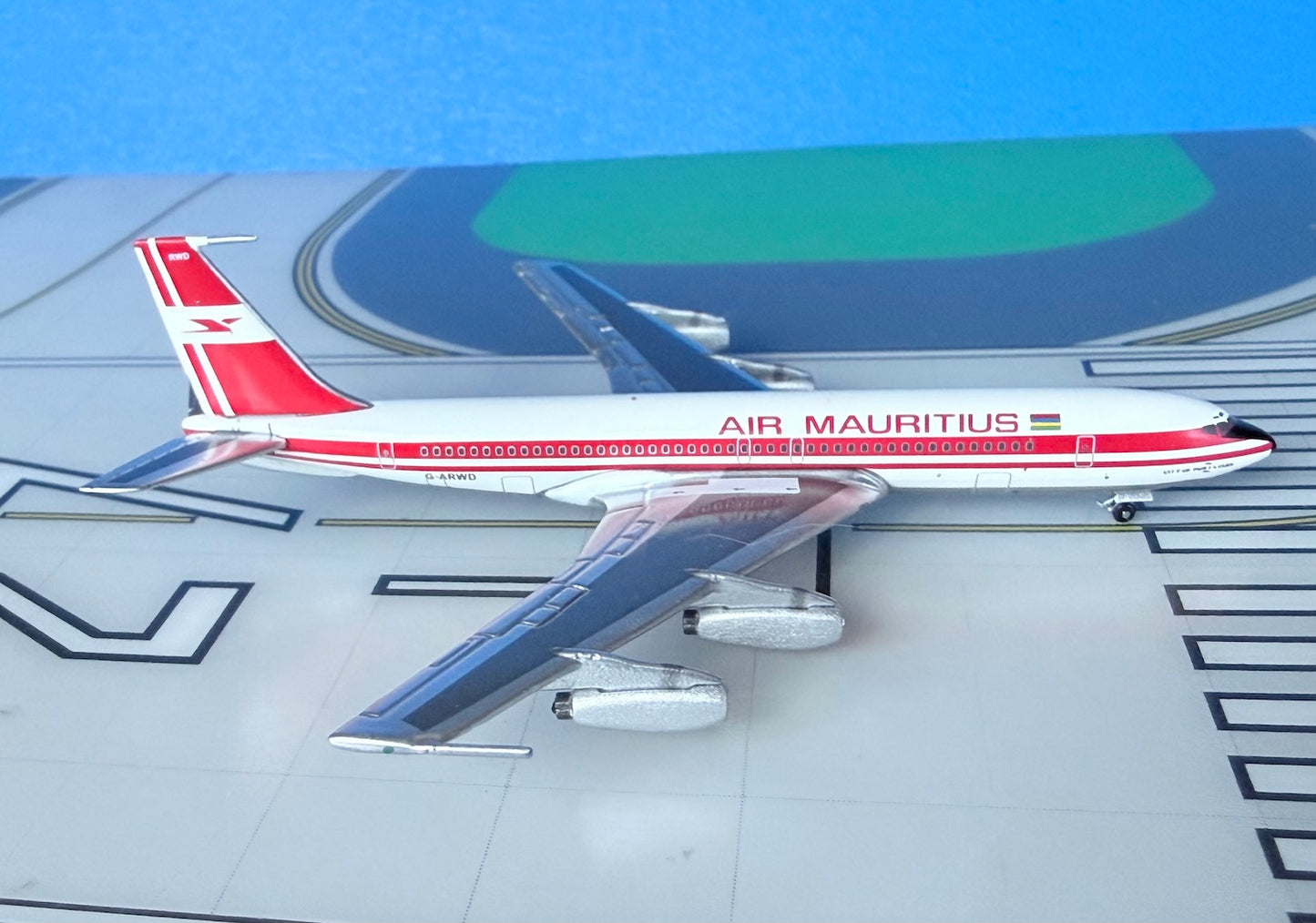 Air Mauritius Boeing 707-465 G-ARWD 1970's 1:400 scale diecast Aeroclassics