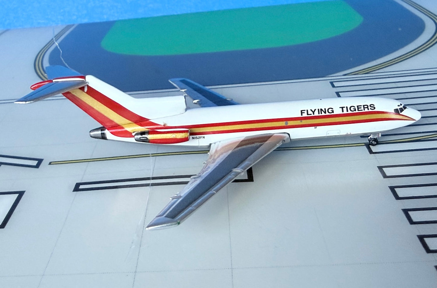 Flying Tigers (Kalitta) Boeing 727-35F N152FN 1989 1:400 diecast Aeroclassics