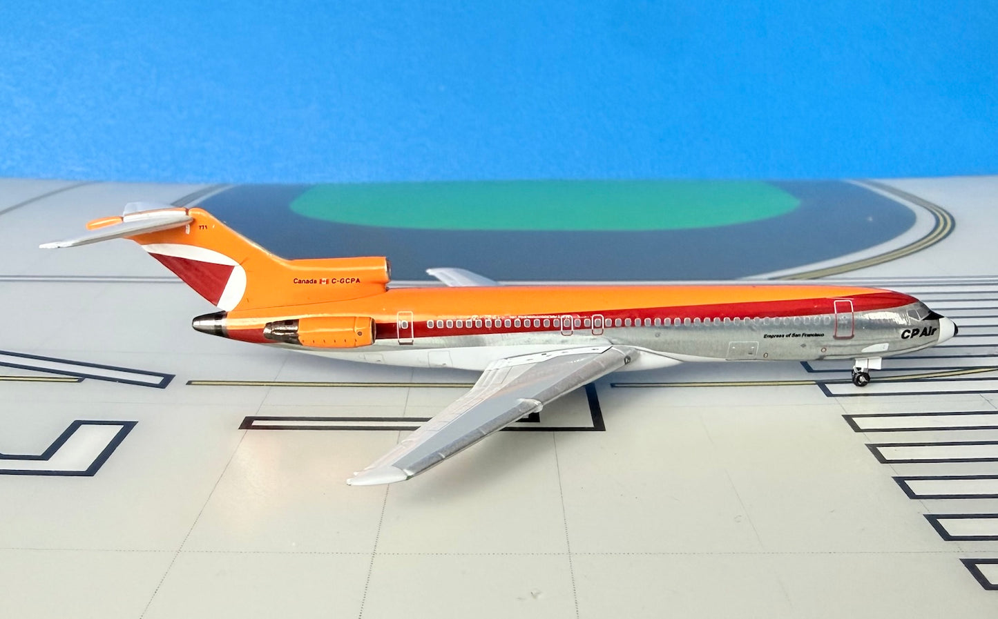 CP Air Boeing 727-200/Adv C-GCPA 1970s colors 1:400 scale diecast Aeroclassics