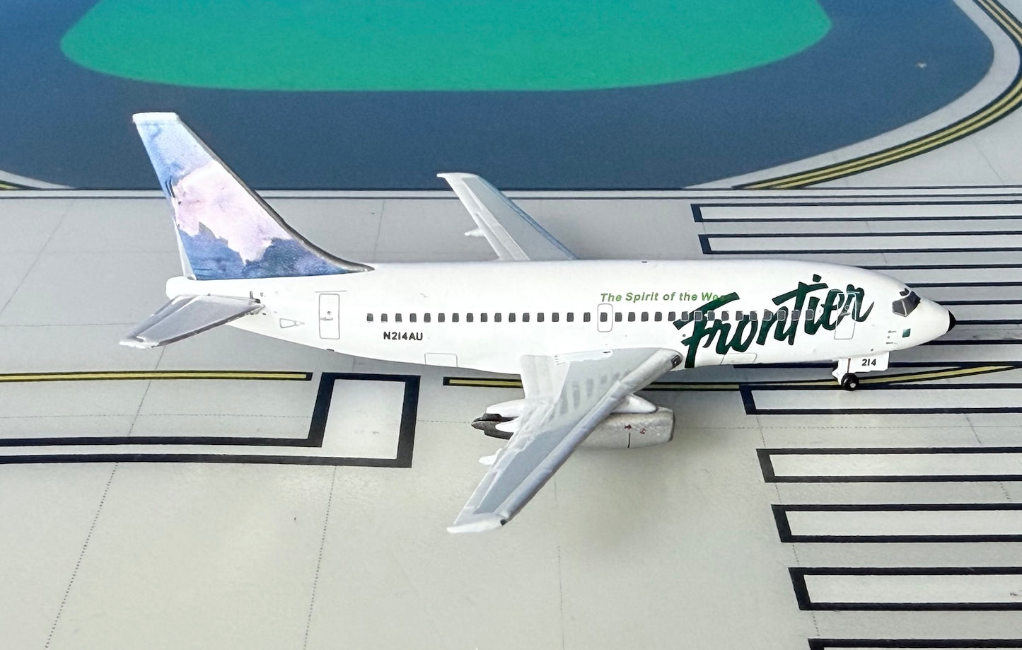 Frontier Boeing 737-200 N214AU Fawn tail 1:400 scale diecast Aeroclassics