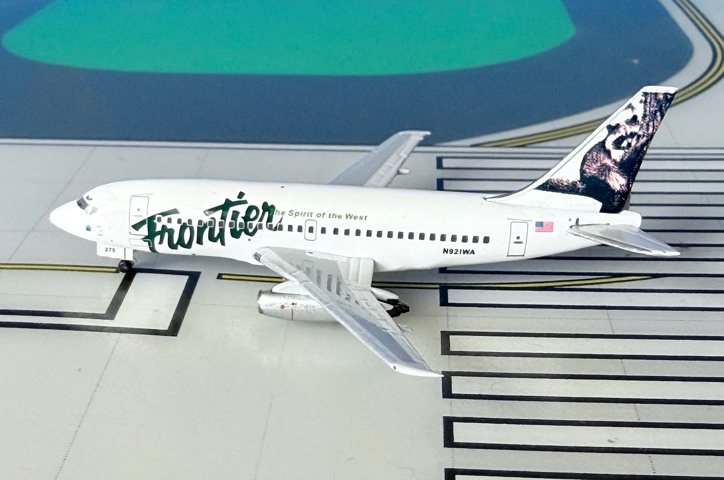 Frontier Boeing 737-200/Adv N921WA Raccoon tail 1:400 scale diecast Aeroclassics
