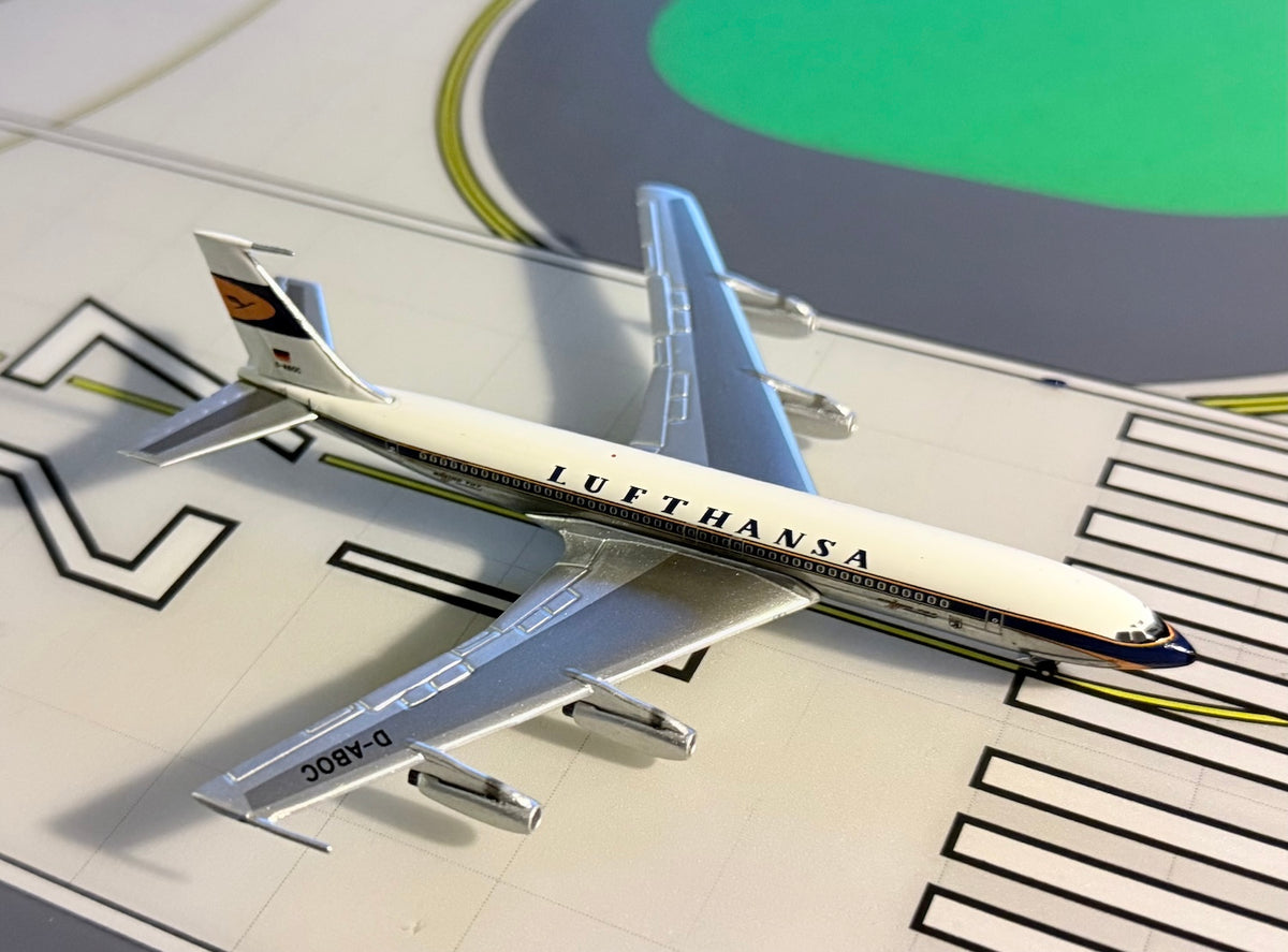 Lufthansa Boeing 707-430 D-ABOC Delivery colors 1:400 scale diecast Aeroclassics
