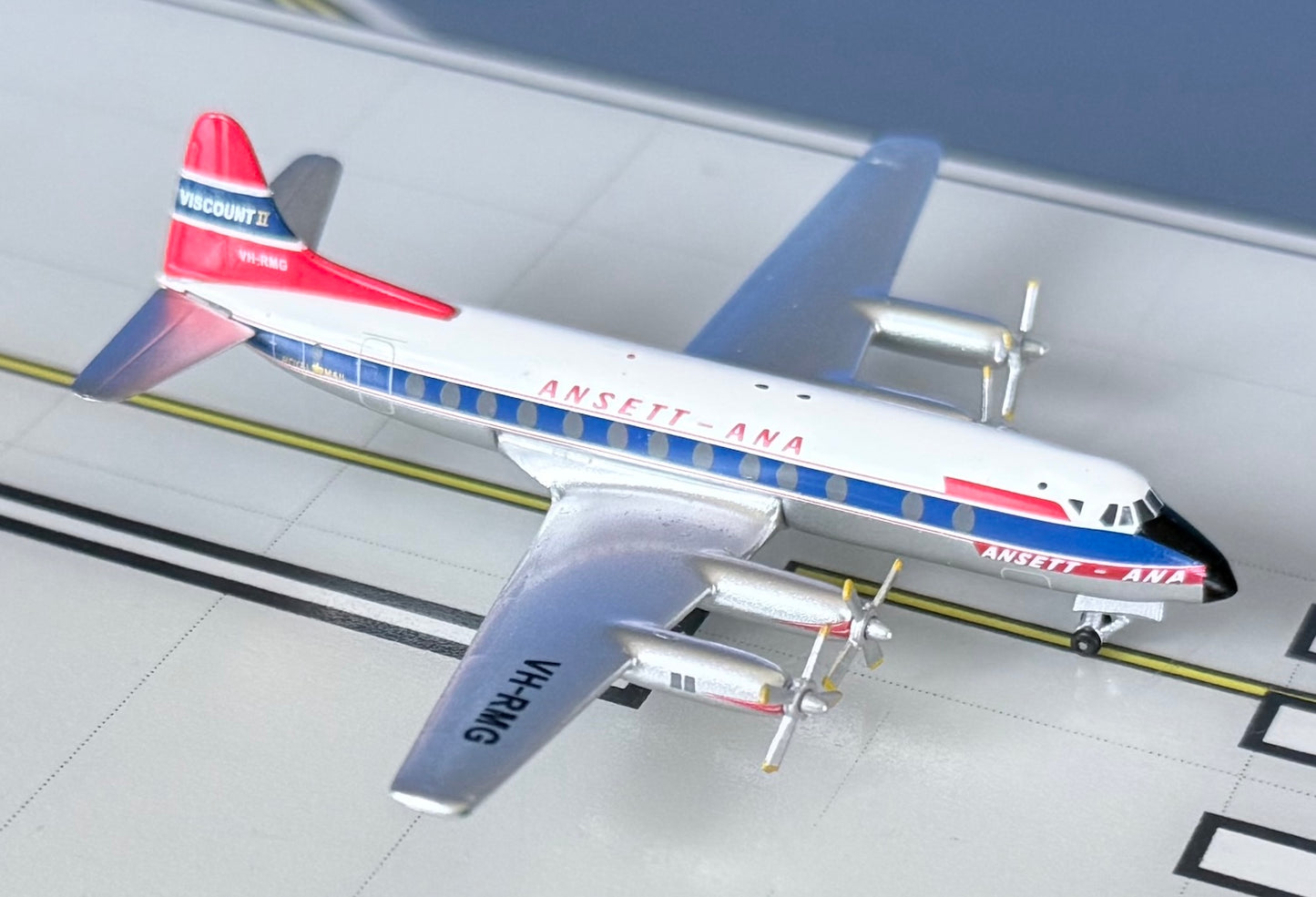 Anset - ANA Vickers Viscount 800 VH-RMG Delivery colors 1:400 scale diecast Aeroclassics