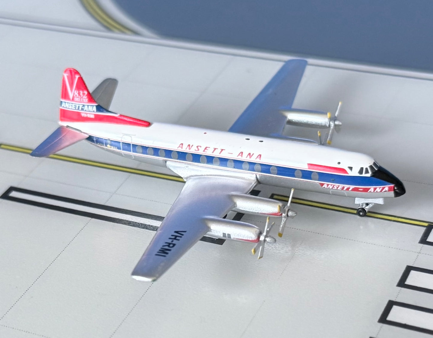 Anset - ANA Vickers Viscount 800 VH-RMI 1960's colors 1:400 scale diecast Aeroclassics