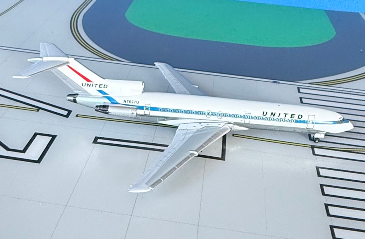 United Boeing 727-200 N7627U 1970's colors 1:400 scale diecast Aeroclassics
