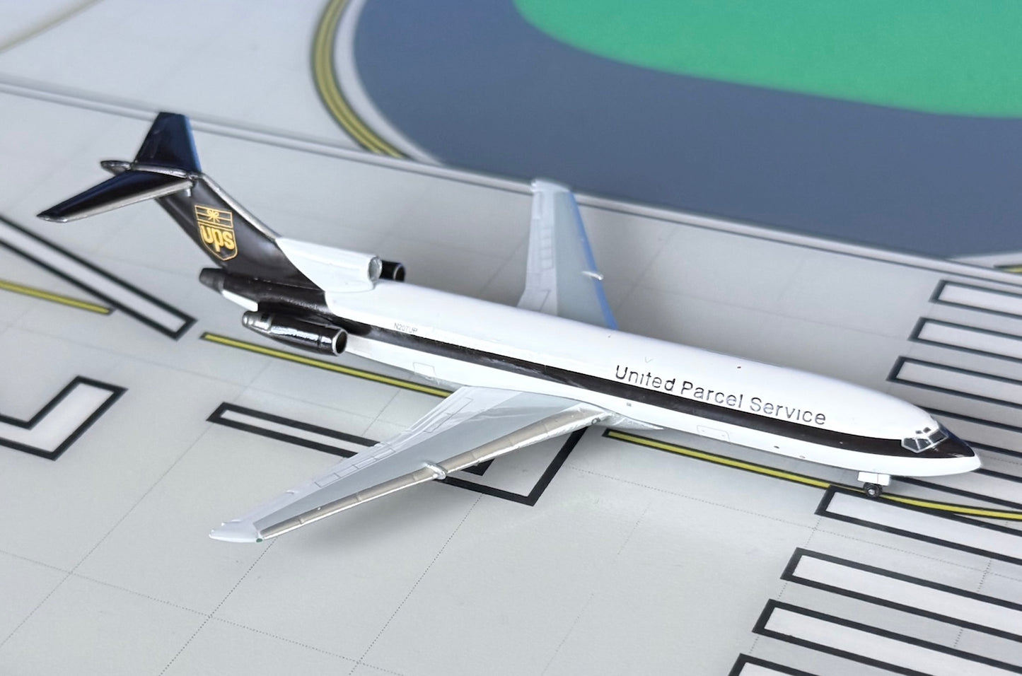 UPS Boeing 727-200/Adv(F) N207UP 1990s colors 1:400 scale diecast Aeroclassics