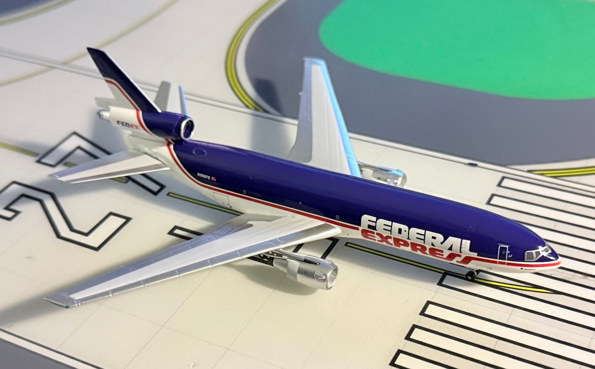 Federal Express DC-10-30F N306FE 1990's colors 1:400 scale diecast Aeroclassics