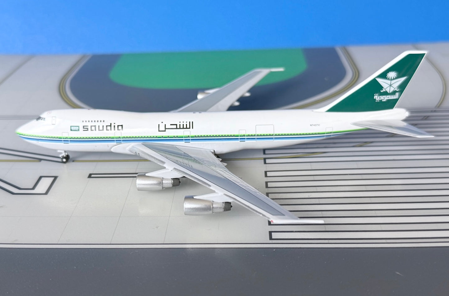 Saudia Cargo Boeing 747-200/SCD N743TV 1980s 1:400 scale diecast Aeroclassics
