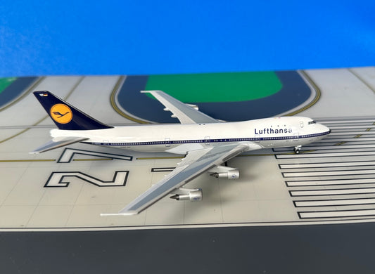 Lufthansa Boeing 747-130 D-ABYC 1970s colors 1:400 scale diecast Aeroclassics