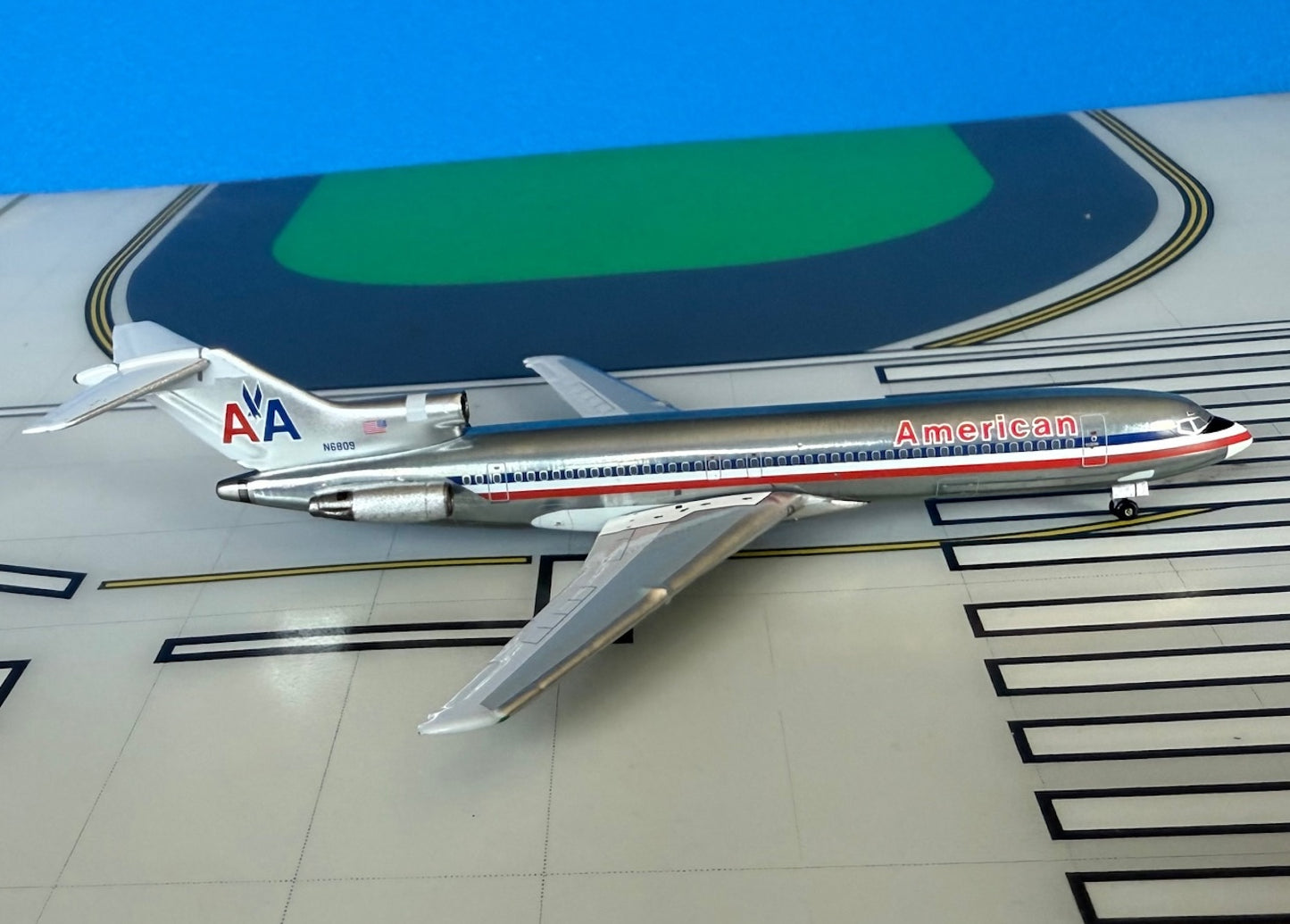American Boeing 727-223 N6809 1970s colors 1:400 scale diecast Aeroclassics