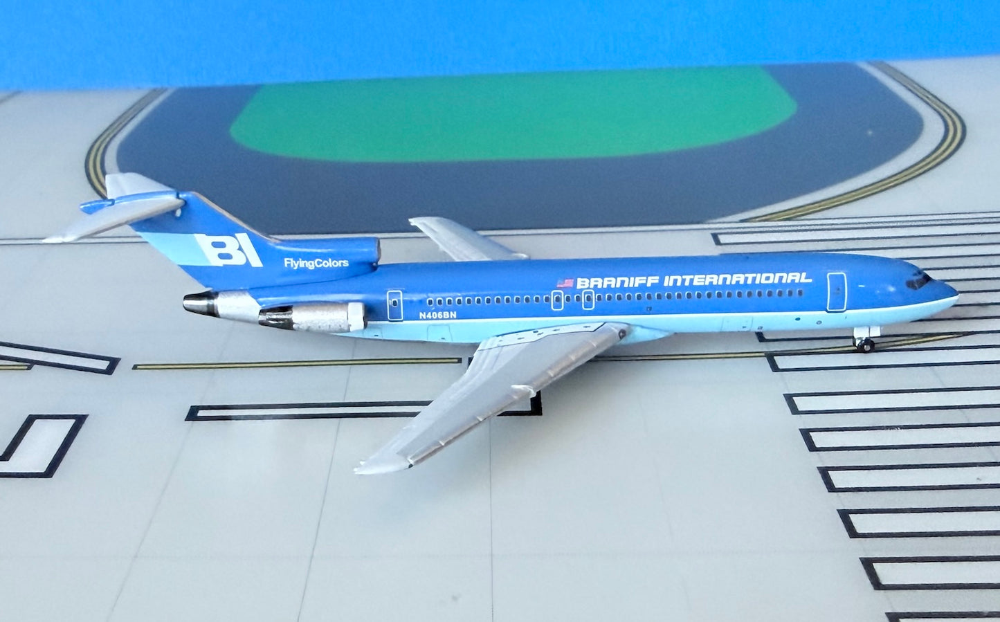 Braniff Boeing 727-200 N406BN Blue Flying Colors 1:400 scale diecast Aeroclassics