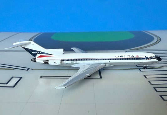 Delta Boeing 727-200/Adv N8890Z 1990's 1:400 scale diecast Aeroclassics