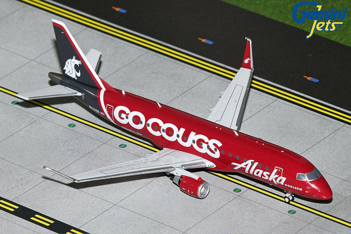 Alaska/Horizon Air Embraer 175LR N661QX University of Washington "Go Cougs" 1:200 scale diecast GeminiJets