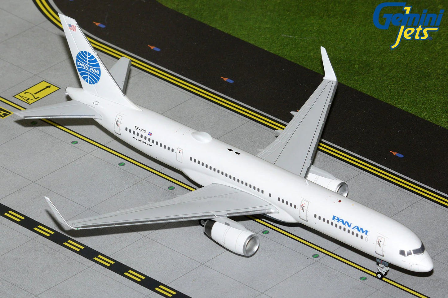Pan Am Boeing 757-200/W TF-FIC Yankee Clipper II 1:200 scale diecast GeminiJets