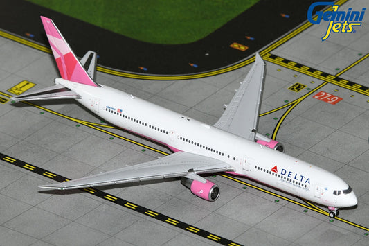 Delta Boeing 767-400ER N845MH Breast Cancer 1:400 scale diecast Gemini Jets