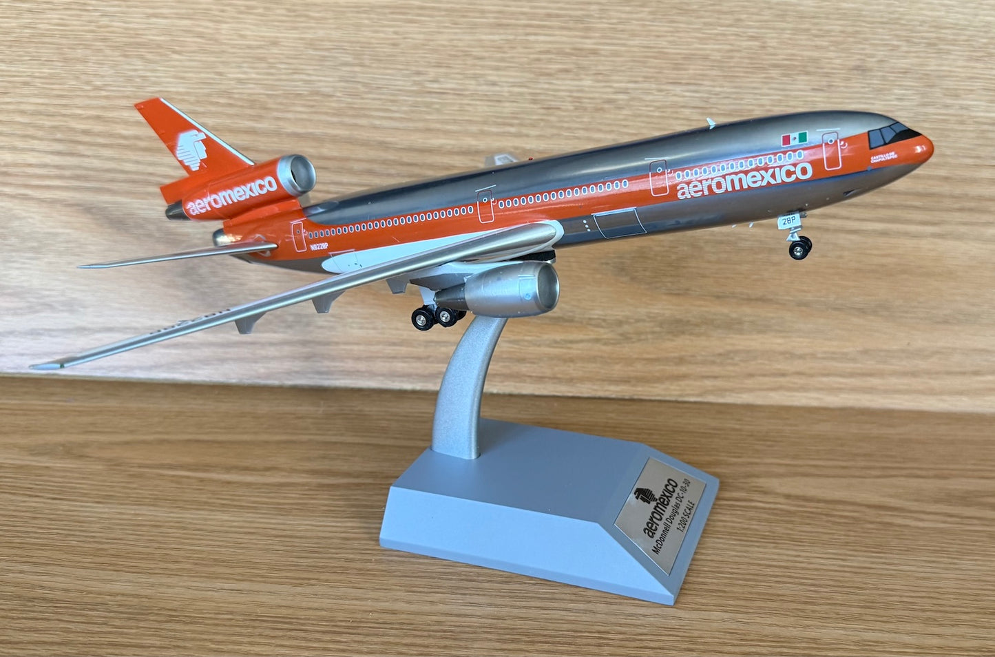 AeroMexico Douglas DC-10-30 N8228P 1980s, polished 1:200 scale diecast Inflight Models