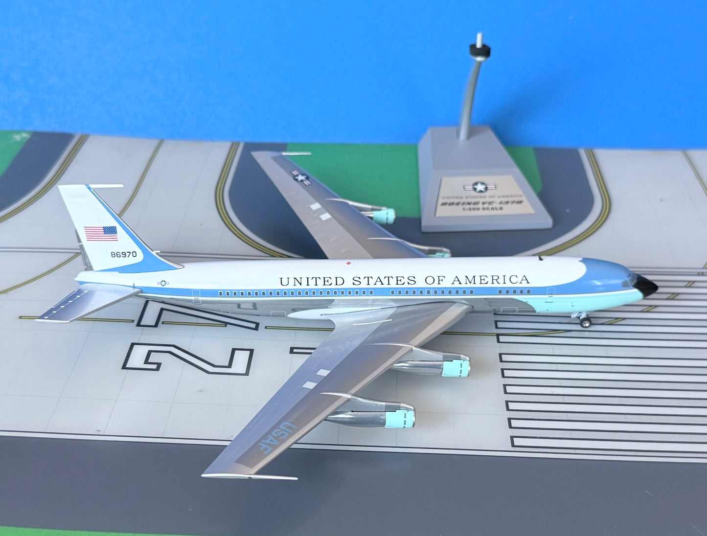 US Air Force Boeing VC-137B 86970 Air Force One Polished Belly 1:200 scale diecast Inflight Models