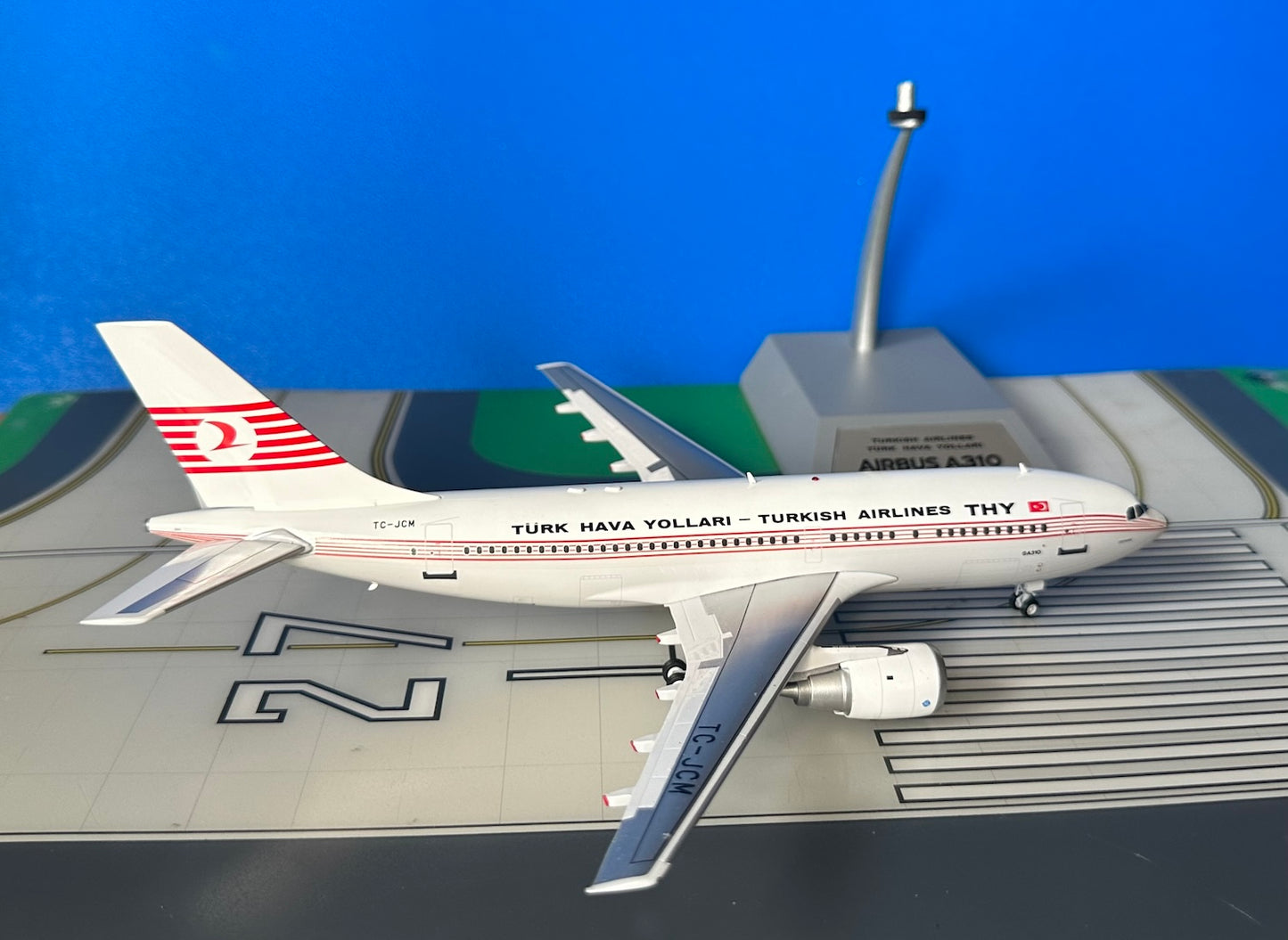 THY - Turkish Airlines Airbus A310-203 TC-JCM 1980s Pajama colors 1:200 scale diecast Inflight 200 Models