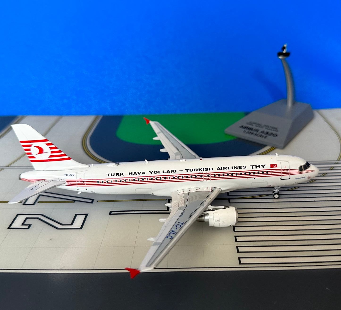 Turkish Airlines Airbus A320-214 TC-JLC Retro colors 1:200 scale diecast Inflight 200 Model