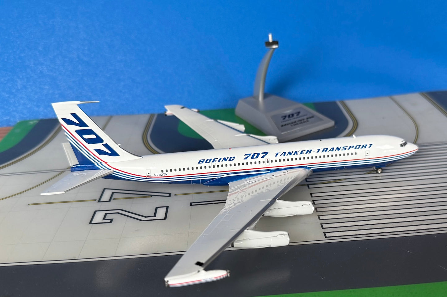 Boeing 707-331C N792TW Tanker Transport Boeing House colors 1:200 scale diecast Inflight