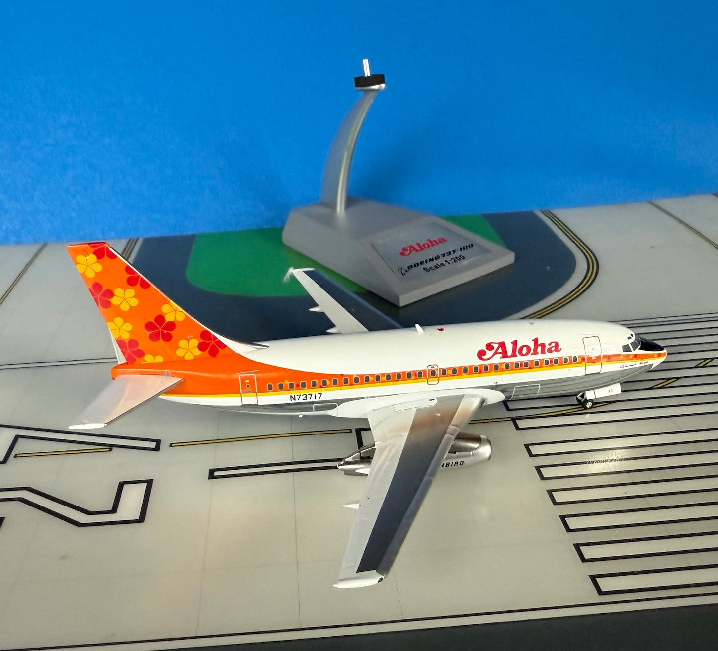 Aloha Boeing 737-100 N73717 1970's colors, polished 1:200 scale diecast Inflight 200