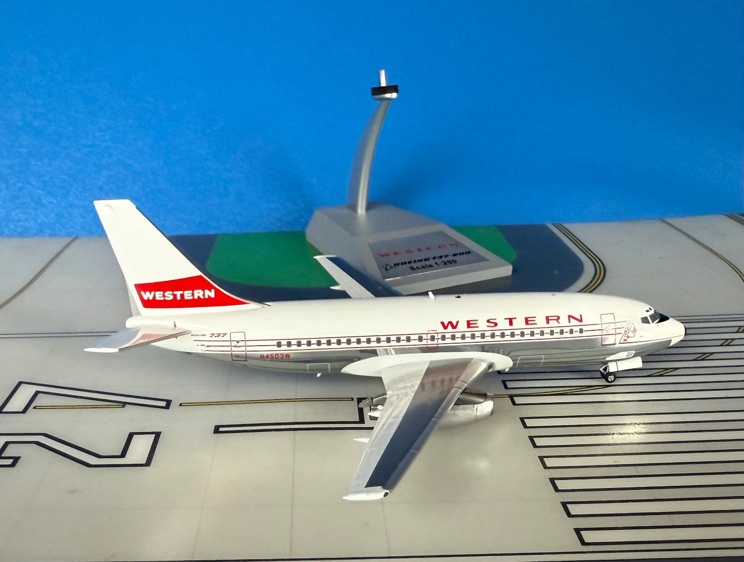 Western Boeing 737-200 N4503W Indian Head, polished 1:200 scale diecast Inflight 200