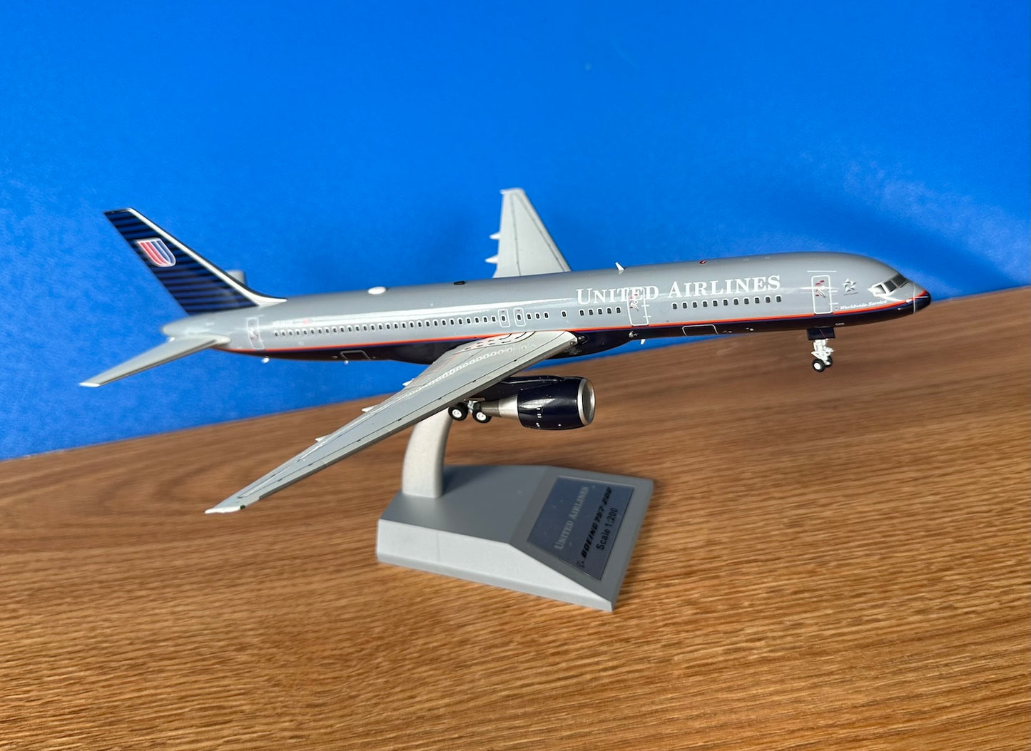 United Boeing 757-200 N515UA Battle Ship 1:200 scale diecast InFlight Models