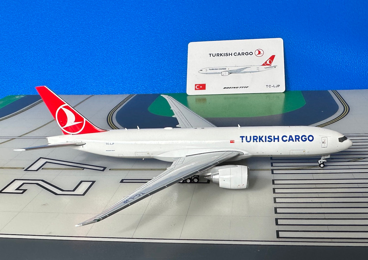 Turkish Cargo Boeing 777F TC-LJP Current colors 1/400 scale diecast JC Wings