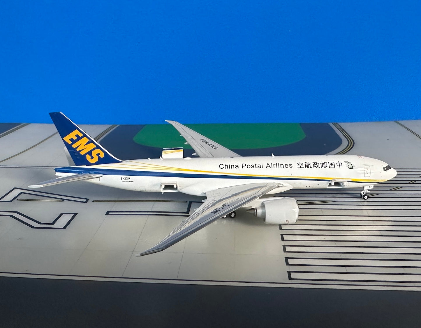 China Postal Airlines Boeing 777F B-221X Current colors, interactive 1:400 scale diecast JC Wings