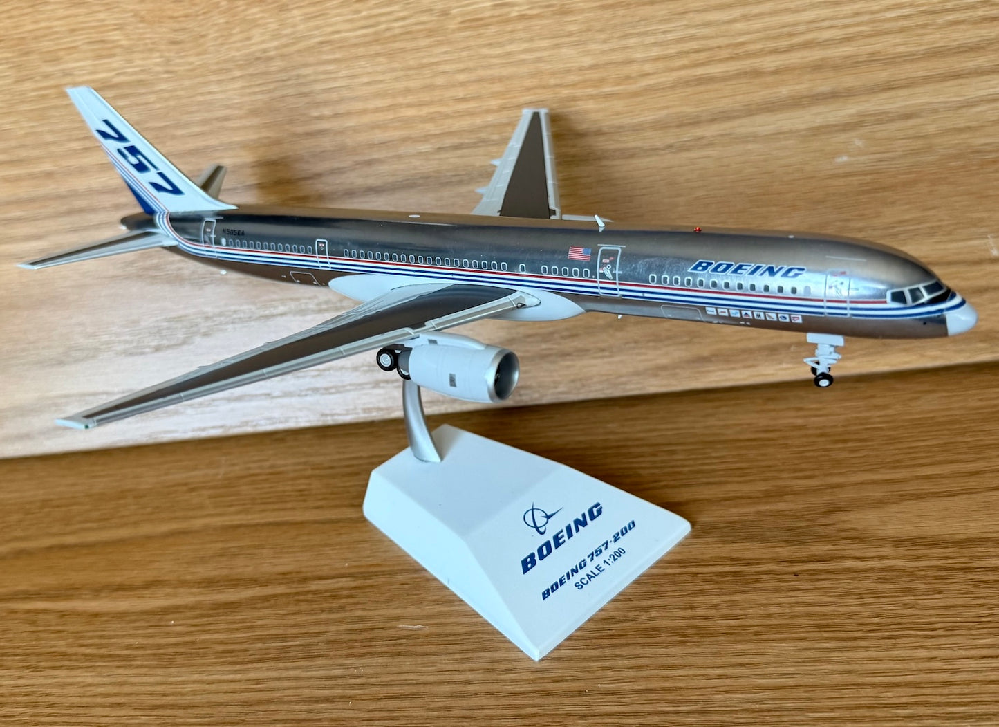 Boeing Boeing 757-200 N505EA House Colors 1:200 scale diecast JC Wings