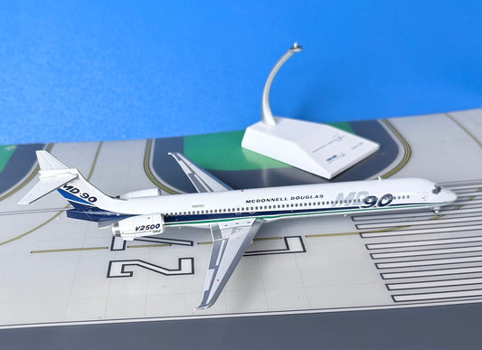 McD Douglas MD-90-30 N901DC House colors 1:200 scale diecast JC Wings
