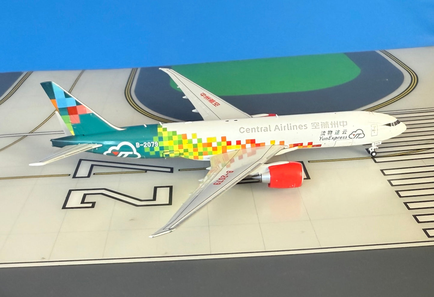 Central Airlines Boeing 777-200LRF B-2079 Yun Expres 1:400 scale diecast JC Wings