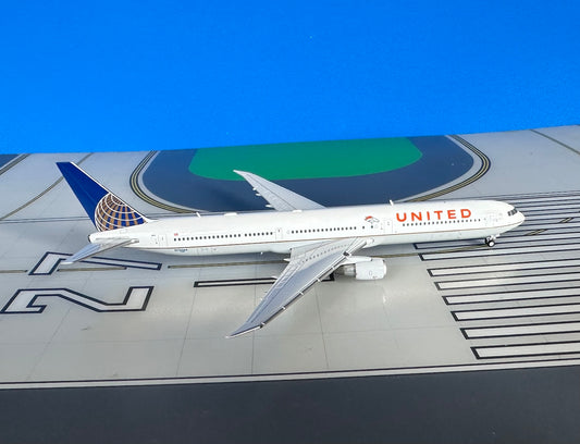 United Boeing 767-400ER N76064 Denver Broncos 1:400 scale diecast JC Wings