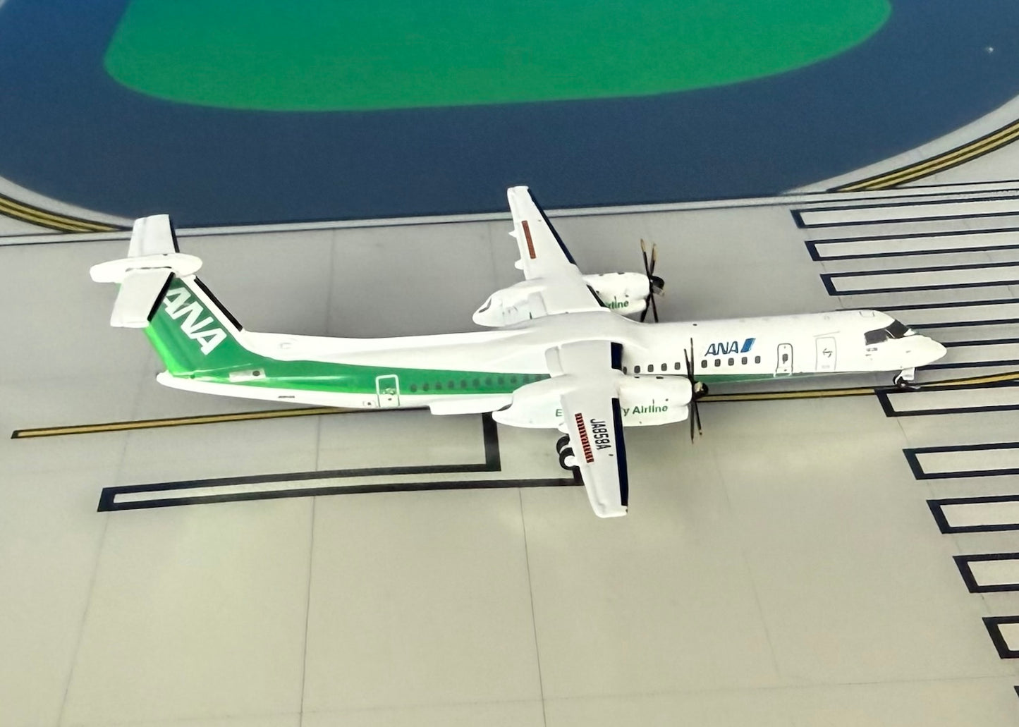 All Nippon Bombardier Dash 8Q-400 JA858A Green 1:400 scale diecast JCWings