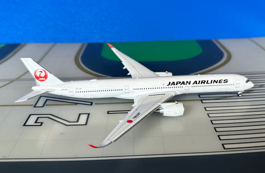 Japan Airlines Airbus A350-1000 JA01WJ, Flaps down 1:400 scale diecast JC Wings