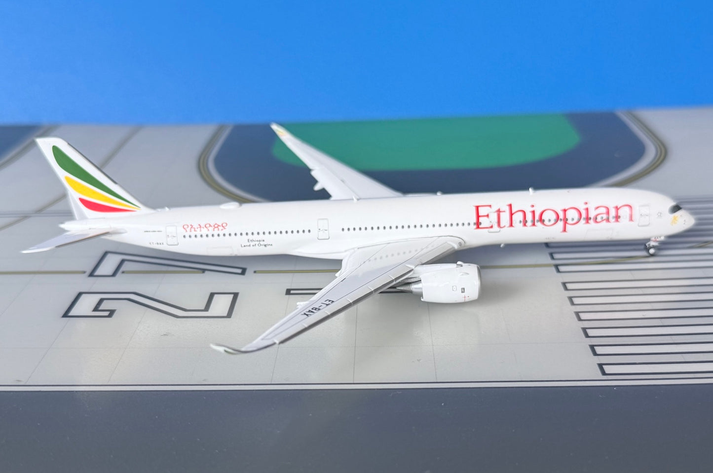 Ethiopian Airlines Airbus A350-1041 ET-BAX, Flaps down 1:400 diecast JC Wings