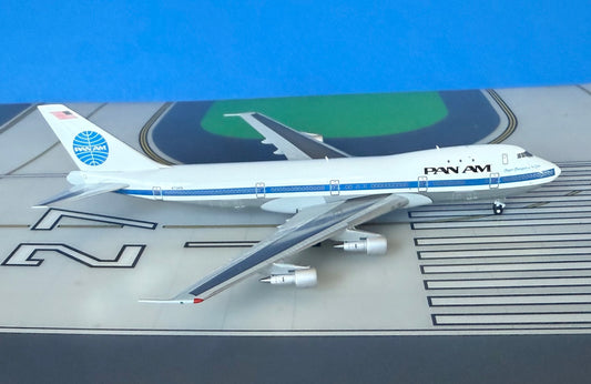Pan Am Boeing 747-121 N734PA 1970s colors 1:400 scale diecast JC Wings