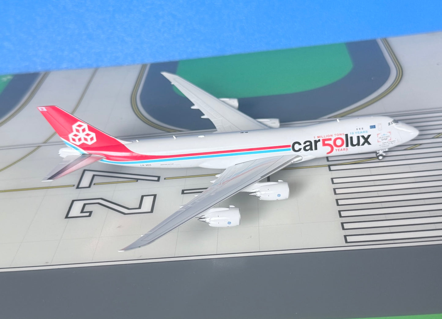 Cargo luxBoeing 747-8F LX-VCC car50lux 50 years 1:400 scale diecast JC Wings