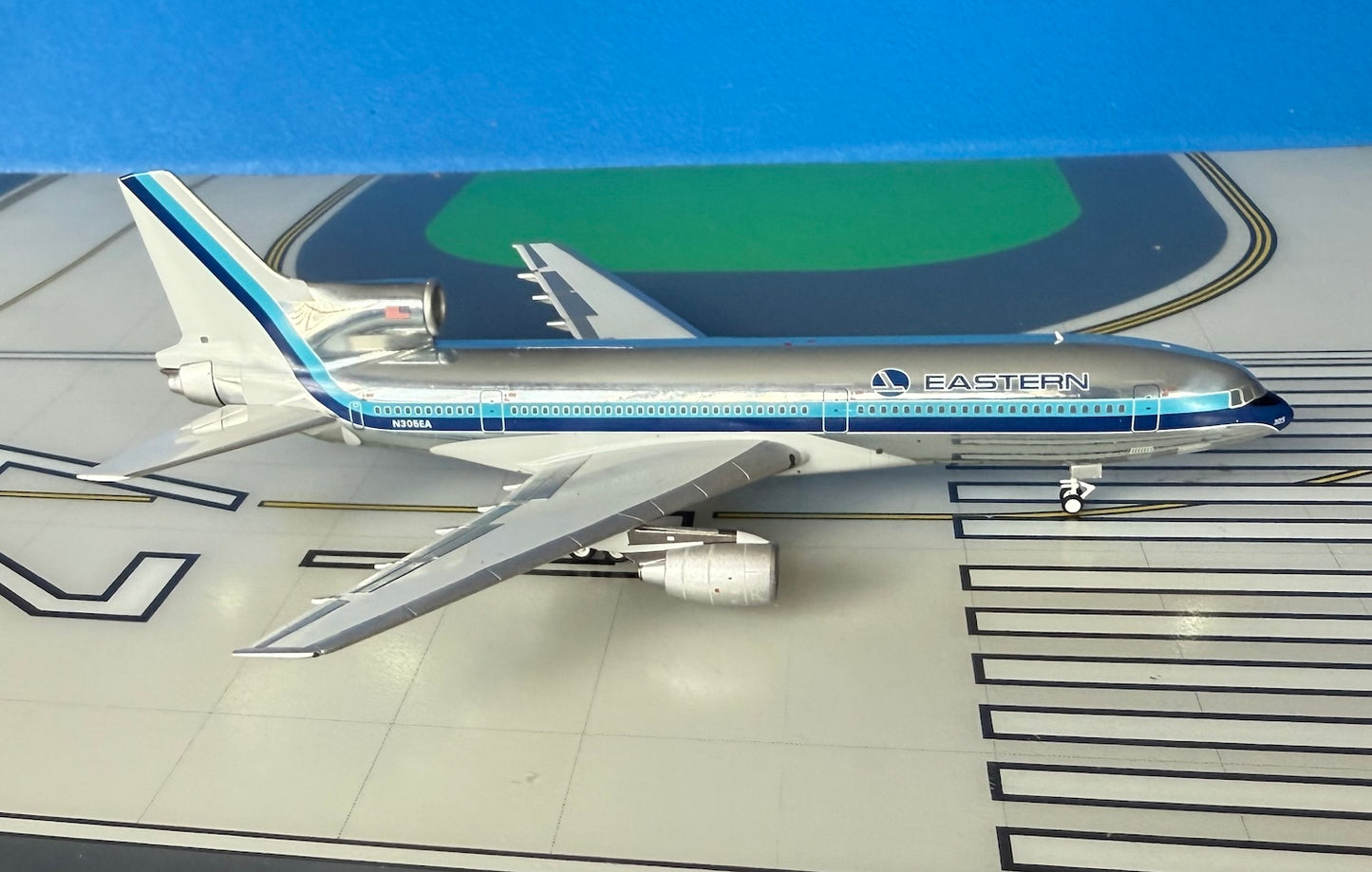 Eastern Lockheed L-1011-1 N305EA Bare metal top 1:400 scale diecast NG Models