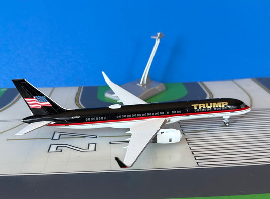 Trump Boeing 757-200/W N757AF last colors 1:200 scale diecast NG Models